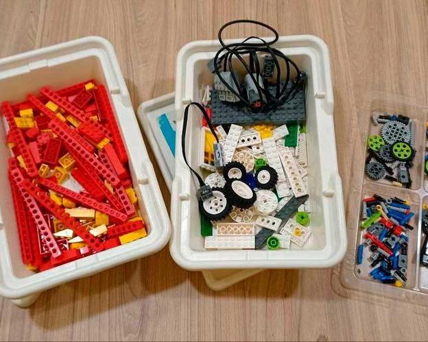 Обзор конструкторов Lego Wedo.</p>
<p>Первые шаги в робототехнике