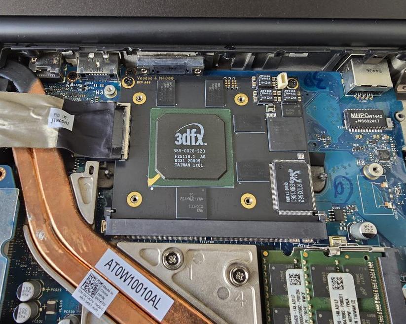 Моддеру удалось разместить графический процессор 3dfx Voodoo 4 внутри ноутбука