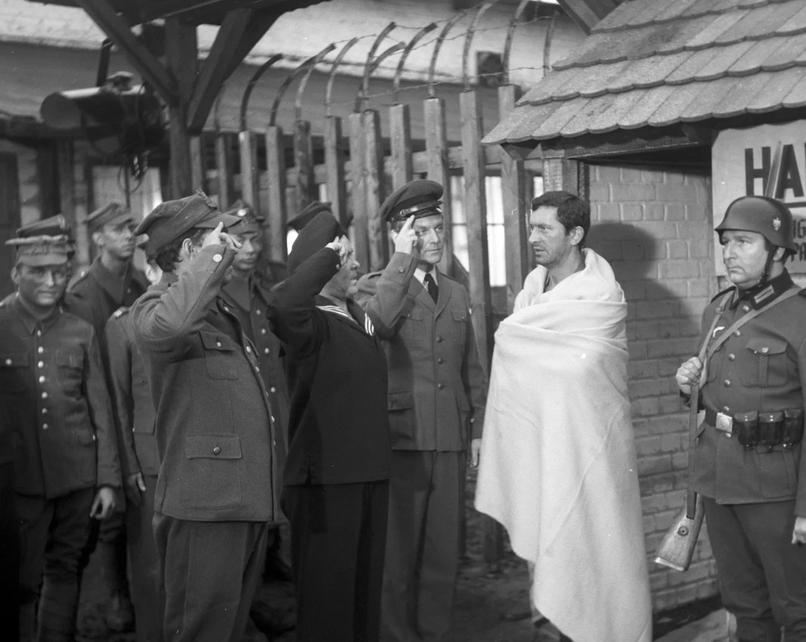 Невероятные приключения одного поляка во Вторую мировую. Обзор фильма «Приключения канонира Доласа»(1969)