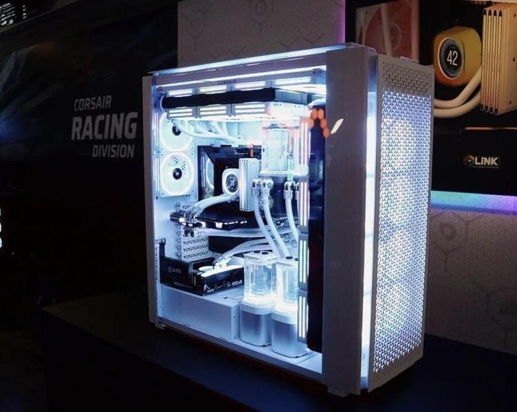 Компания Corsair на выставке Computex 2024 представила новый корпус 9000D Airflow